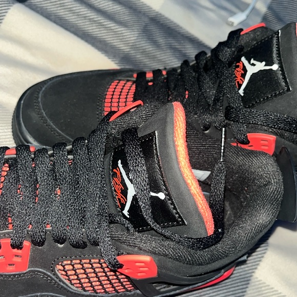 Athletic_Shoes
